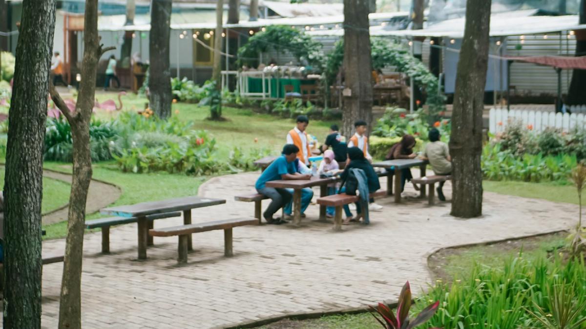 Tanaria Park Prigen punya banyak wahana seru mulai dari ATV, flying fox, rainbow slide hingga rumah kelinci untuk anak-anak.