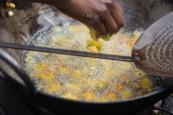 besan or rice flour to make pakoras crispier