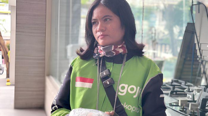 Sebuah Bola Kejutan dan Hati Seorang Ibu