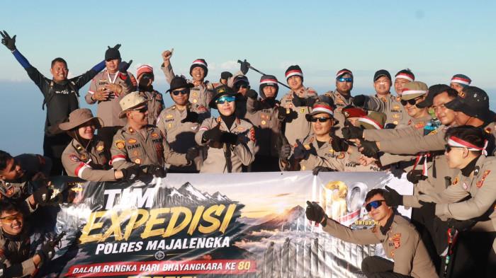 Polres Majalengka ke Puncak Ciremai