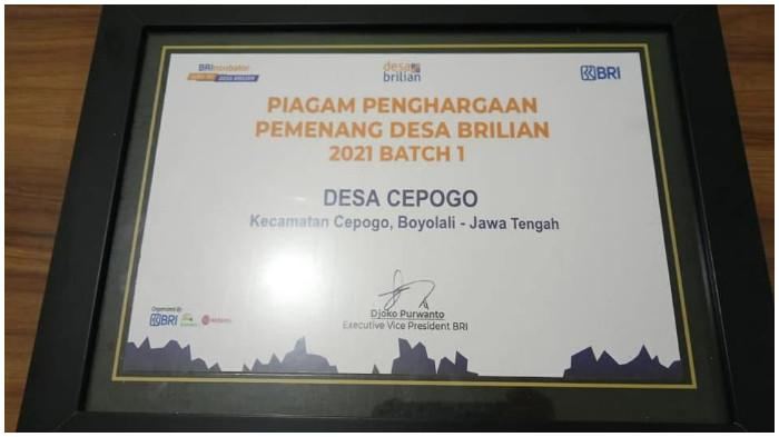Sertifikat BUMDes Tumang yang menjadi juara Desa BRILian di tahun 2021.