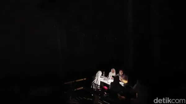 Suasana mati lampu di  Sagof Caffe Talaga Surian Kuningan