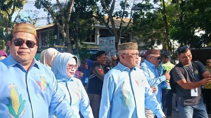 Potret Bupati Gorontalo Sofyan Puhi, Ketua TP.PKK Kabupaten Gorontalo Maryam