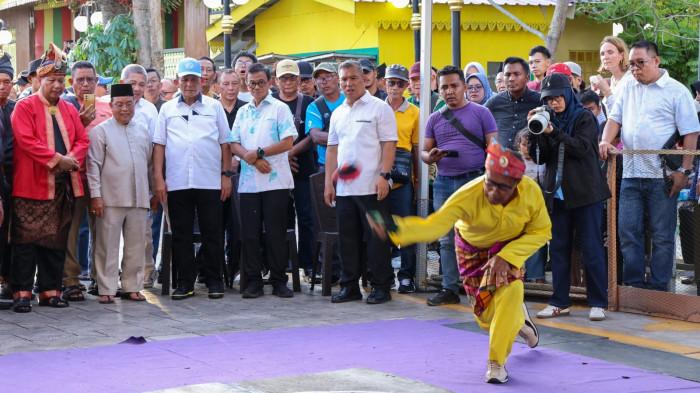Perlombaan Budaya yang Melibatkan Peserta dari Dalam dan Luar Negeri.