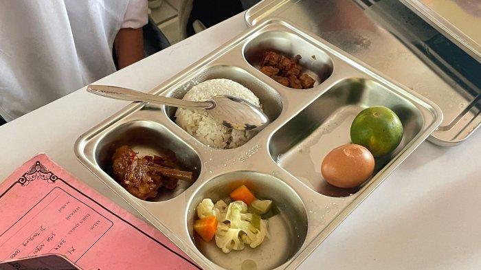 MBG - Menu Makanan Program Makan Bergizi Gratis (MBG) di SMAN 2 Palu.