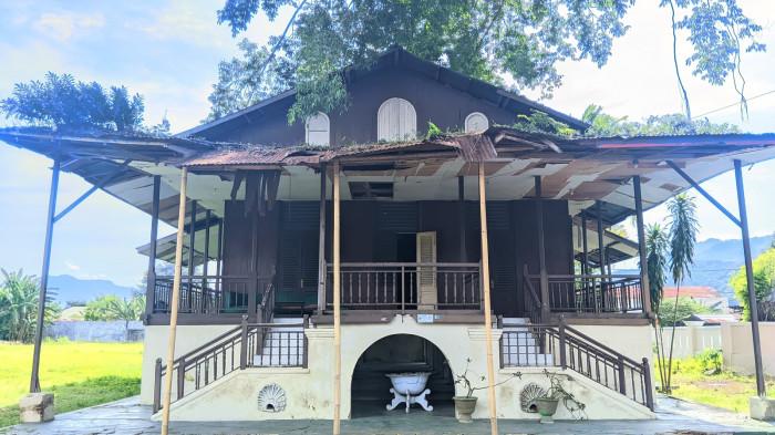 RUMAH JABATAN -- Kondisi Rumah Jabatan Eks Kantor Pos dan Telegraf di Kota Gorontalo pada Minggu (25/1/2026), sebelum dibongkar. 