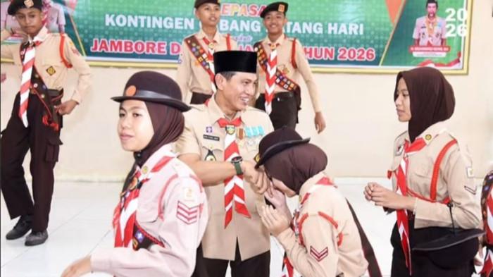 Bupati Batang Hari MHD Fadhil Arief melepas keberangkatan Kontingen Kwartir Cabang (Kwarcab) Gerakan Pramuka Batang Hari yang akan mengikuti Jambore Daerah Jambi 2026 di Bumi Perkemahan Abdurrahman Sayoeti-Musa, Sungai Gelam