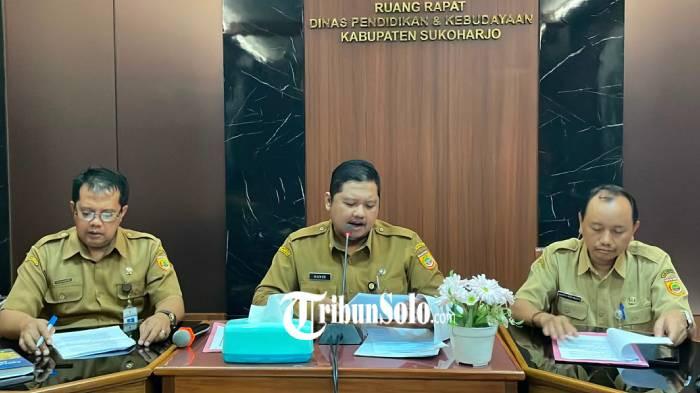 BACA KEPUTUSAN. Kepala Disdikbud Sukoharjo, Havid Danang Purnomo Widodo, Senin (22/6/2026). Dia membebastugaskan Guru terduga pelaku pelecehan SPG Solo.