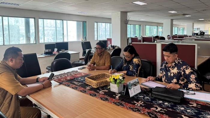 Plt Bupati Sitaro Heronimus Makainas bertemu pihak Kementerian Dalam Negeri