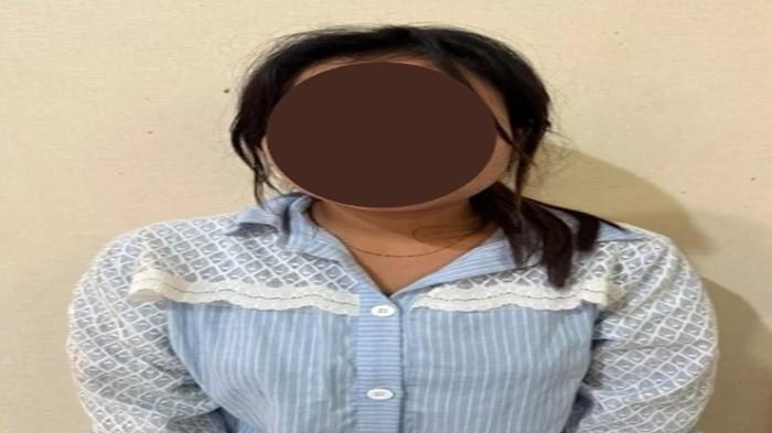 DITANGKAP POLISI -- TW (25) pelaku pembunuhan Rozi, ditangkap Satreskrim Polres Musi Rawas. Sebelumnya, jasad Rozi ditemukan tinggal tulang belulang di di aliran Sungai Pering di Desa Raksa Budi, Kecamatan BTS Ulu, Musi Rawas.