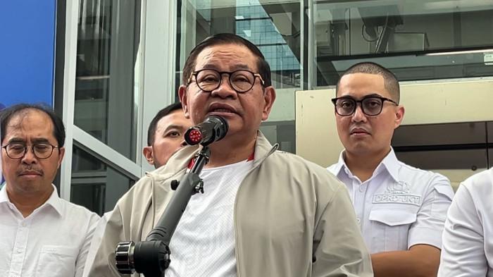 Gubernur DKI Jakarta Pramono Anung di Halte Transjakarta Tosari, Menteng, Jakarta Pusat, Jumat (27/3/2026).  