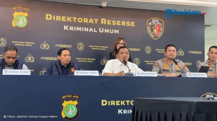 Direktur Reserse Kriminal Umum Polda Metro Jaya Kombes Iman Imanuddin saat menjelaskan  