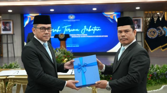 Sertijab Kakanwil Ditjen Imigrasi NTT dari Arvin Gumilang kepada Saroha Manullang