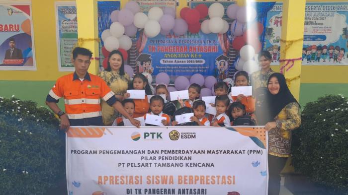 Penyerahan Apresiasi di TK Pangeran Antasari Batuah