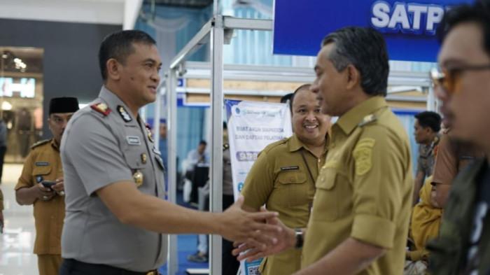 Wakil Bupati Muaro Jambi, Junaidi H. Mahir, menghadiri pembukaan Bhayangkara Presisi Job Fair dan Bazar UMKM 2026 yang berlangsung di Lippo Plaza Kota Jambi, Senin (22/6).