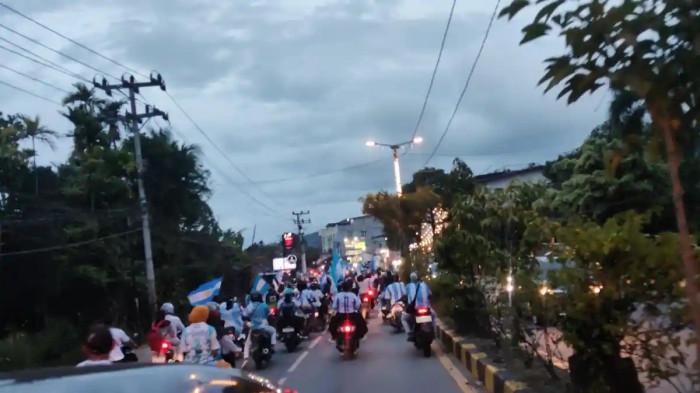 KONVOI – Ratusan anggota Fans Argentina Jayapura Papua (FAJ-P) melakukan konvoi keliling Kota Jayapura, Selasa (16/6/2026), sebagai bentuk dukungan kepada Tim Nasional Argentina yang berlaga pada Piala Dunia 2026.