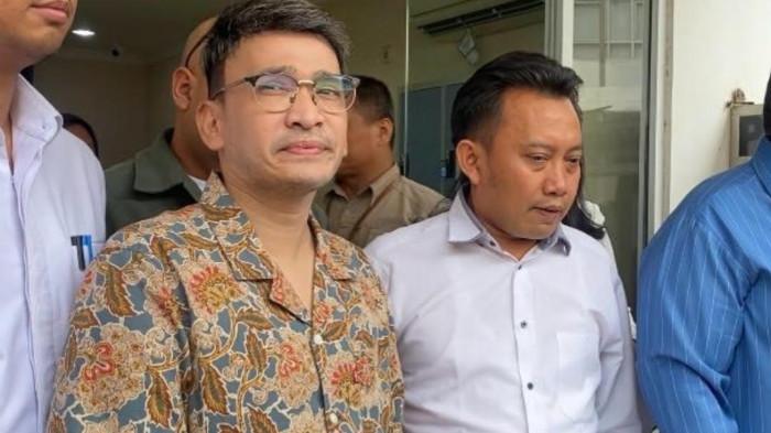 RUBEN ONSU KE KPAI - Ruben Onsu didampingi kuasa hukumnya, Minola Sebayang menyanbangi KPAI untuk membuat aduan mengenai hak asuh anaknya dari Sarwendah di kawasan Menteng, Jakarta Pusat, Senin (22/6/2026).