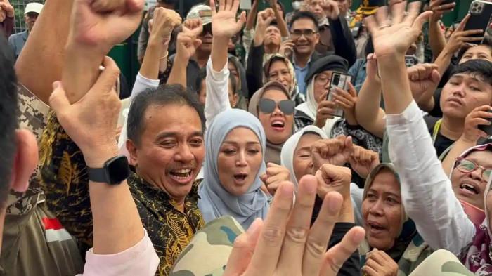 TAK DITAHAN - Kejaksaan Negeri Jakarta Selatan menangguhkan penahanan Roy Suryo dan Dokter Tifa dalam kasus dugaan penyebaran tudingan ijazah palsu Presiden Joko Widodo.