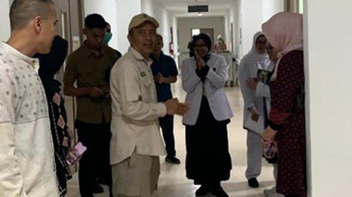 KUNJUNGI KORBAN PENYEKAPAN - Kepala Kanwil HAM Jabar, Hasbullah Fudail mengunjungi RSHS Bandung, di Kota Bandung, Jawa Barat, dalam rangka pemantauan kasus kekerasan dan penyekapan wanita di Rancaekek, Kabupaten Bandung, Jawa Barat, Jumat (19/6/2026).