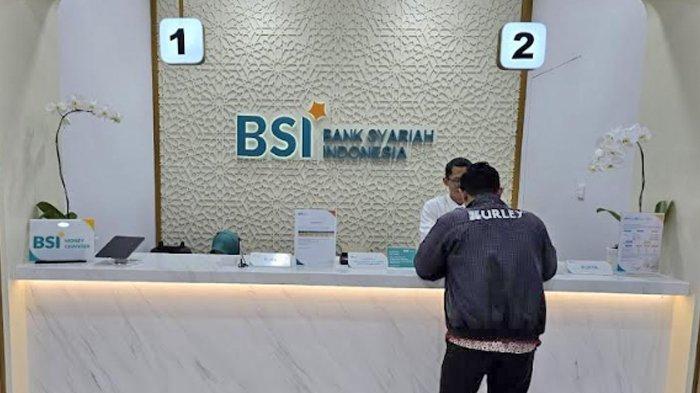 Ilustrasi - Salah satu counter Bank BSI saat melayani nasabah.