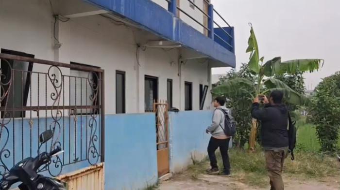 Sebuah kontrakan di Jalan Raya Cinunuk, Desa Cinunuk, Kecamatan Cileunyi, Kabupaten Bandung menjadi saksi bisu perbuatan biadab penyekapan dan penyiksaan Taufik Hidayat terhadap perempuan berinisial YTR (29).