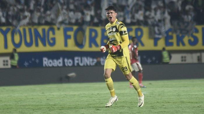 Penjaga gawang PERSIB, Kevin Mendoza.