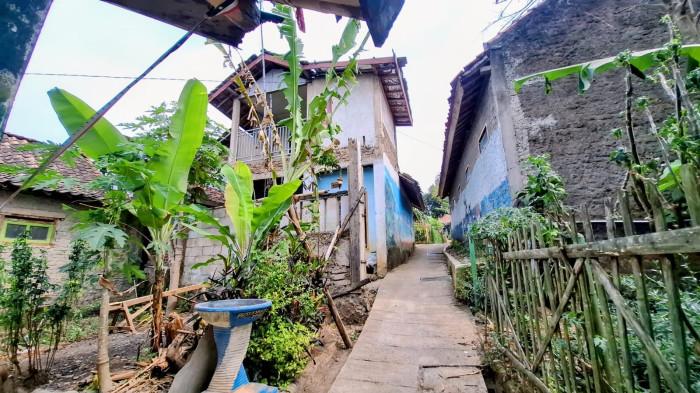 RUMAH TH - Rumah milik keluarga TH (30) di Rumah yang berada di Kampung Tegalame, Desa Ciaro, Kecamatan Nagreg, Kabupaten Bandung. Tribun Jabar / Adi Ramadhan Pratama.