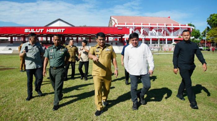 PERBAIKI: Kolam renang Kolam Renang Ranowangun, Manado, Sulawesi Utara sedang diperbaiki. Gubernur Sulawesi Utara, Yulius Selvanus Komaling menegaskan peningkatan kualitas fasilitas olahraga merupakan bagian penting dari strategi pembangunan sumber daya manusia di daerah.
