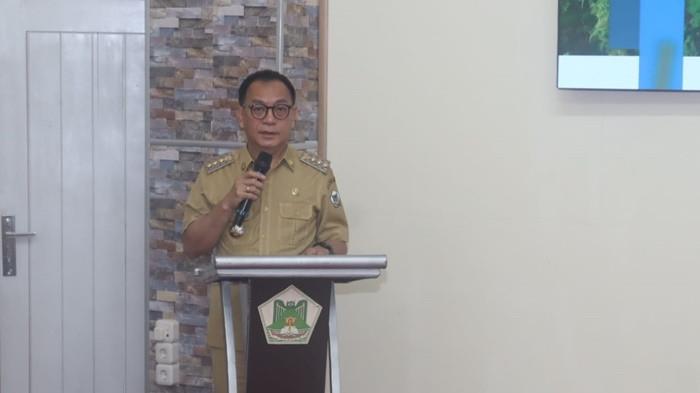 Wali Kota Tomohon Caroll Senduk saat membuka Focus Group Discussion (FGD kkk