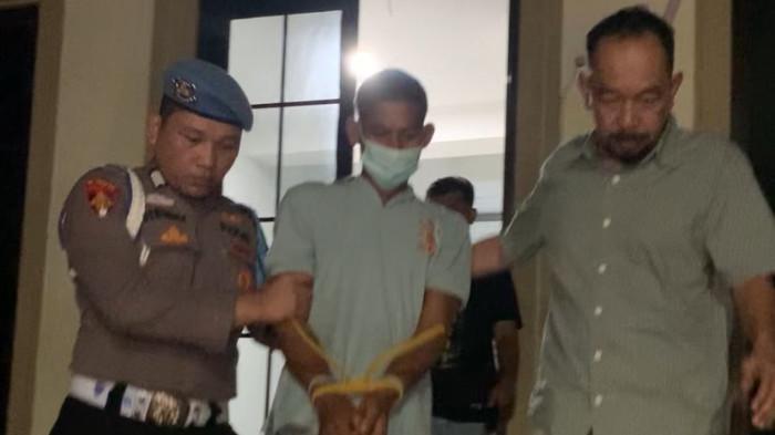 DITANGKAP - Pria inisal AM (30) ditangkap polisi setelah melakukan penyerangan terhadap dua anggota polisi di Jambi yang sedang bertugas pada Senin (22/6/2026).