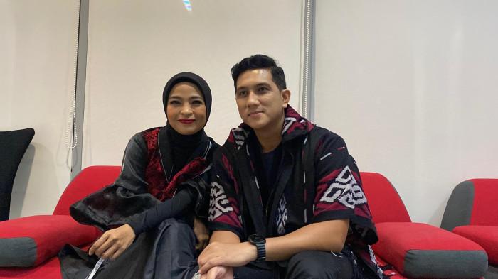 BENCANA SUMATERA - Musisi Tantri Syalindri atau Tantri Kotak dan suaminya, Hatna Danarda ketika ditemui dalam konser amal Gitaris untuk Negeri, Donasi untuk Pemulihan Sumatra yang digelar Kompas Gramedia di Gedung Kompas TV, Palmerah, Jakarta Barat, Senin (26/1/2026) malam. (Tribunnews/Fauzi Alamsyah).
