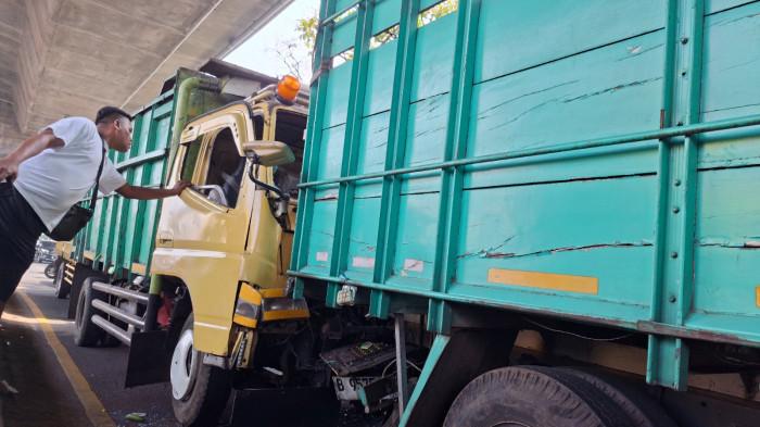 KECELAKAAN BERUNTUN BOGOR - Kecelakaan beruntun terjadi di Jalan Sholeh Iskandar, Kecamatan Tanah Sareal, Kota Bogor, atau tepatnya di depan Kampus UIKA, Rabu (24/6/2026).