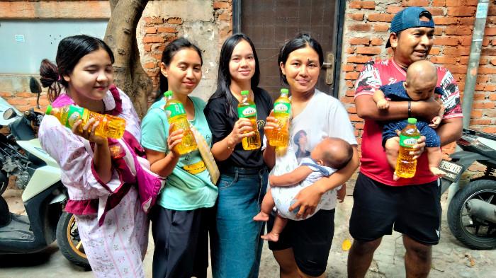 PT Pegadaian (Persero) melalui Cabang Pelayanan Syariah (CPS) Pondok Aren menggelar kegiatan pengobatan gratis dan pembagian paket minyak goreng bagi warga di sekitar wilayah operasionalnya, Sabtu (20/6/2026).