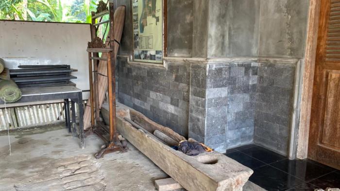 20262406- Bentuk esenian tradisional gejog lesung