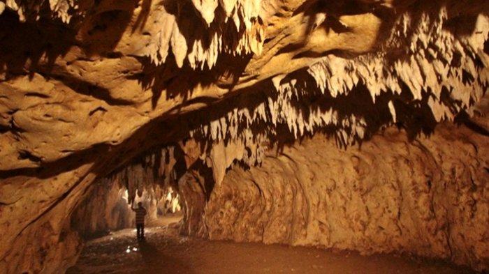 WISATA WONOGIRI - Pemandangan di dalam Goa Putri Kencono yang terletak di Dusun Wonosobo, Gunungan, Wonodadi, Kec. Pracimantoro, Kabupaten Wonogiri, Jawa Tengah. Begini asal-usul Goa Putri Kencono dan mitosnya.