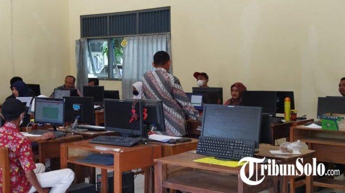 POLEMIK SPMB - Suasana SMK Negeri 1 Puhpelem beberapa waktu lalu. Polemik Sistem Penerimaan Murid Baru (SPMB) di SMK Negeri 1 Puhpelem, Kabupaten Wonogiri, yang sempat memicu protes warga akhirnya menemukan solusi.