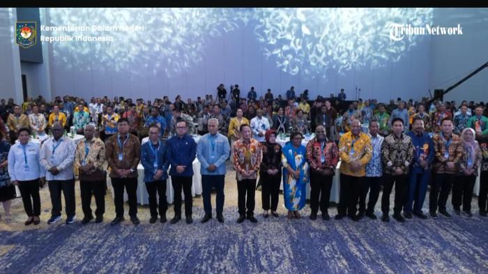 APRESIASI PEMDA BERPRESTASI - Kemendagri bersama Tribun Network menggelar Apresiasi Pemerintah Daerah Berprestasi Regional Papua 2026. Acara ini berlangsung di Hotel Suni Abepura, Jayapura, Senin (22/6/2026).