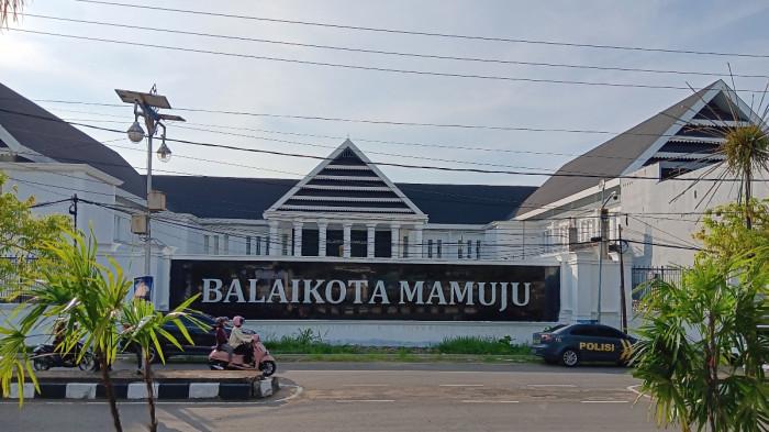 KOTA MAMUJU - Balai Kota Mamuju di Jl Ahmad Kirang, Kelurahan Binanga, Kecamatan Mamuju, Kabupaten Mamuju, Jumat (13/3/2026).