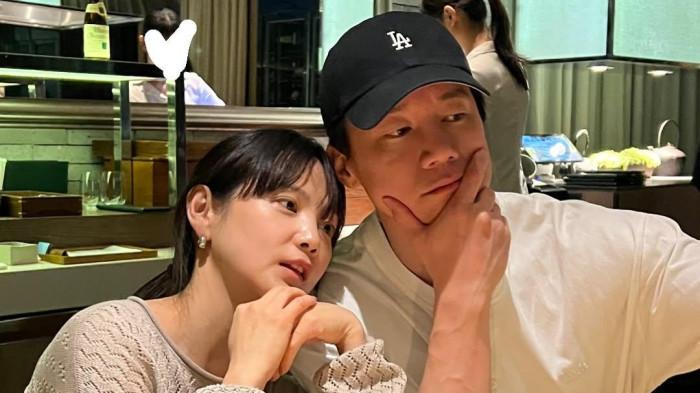 20262406 - Kim Mu-yeol dan Yoon Seung-ah