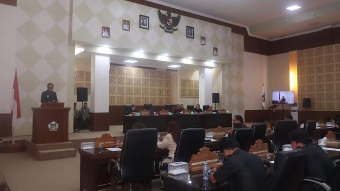 Wali Kota Tomohon Caroll Senduk saat menyampaikan Ranperda Pertanggungjawaban APBD 2025