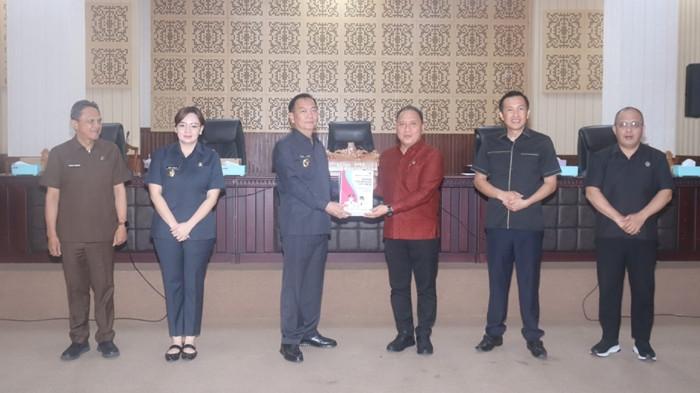 Pemkot Tomohon Wali Kota Tomohon Caroll Senduk rapat paripurna DPRD Tomohon Juni 2026