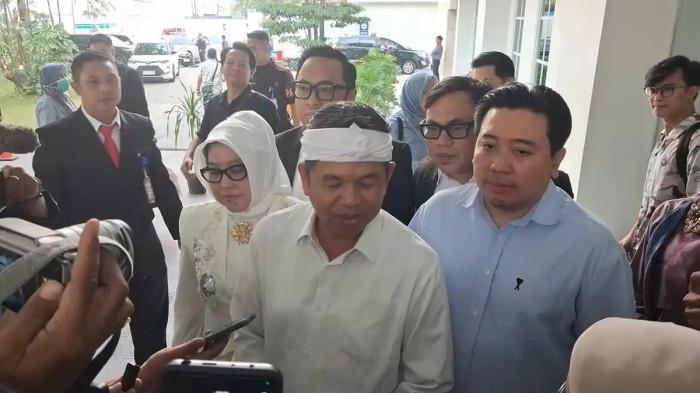 KUNJUNGI KORBAN PENYEKAPAN - Gubernur Jabar, Dedi Mulyadi atau kerap disapa KDM mengunjungi Rumah Sakit Hasan Sadikin Bandung untuk melihat kondisi YTR (29) korban penyekapan dan penganiayaan asal Rancaekek, Kabupaten Bandung, Senin (22/6/2026).