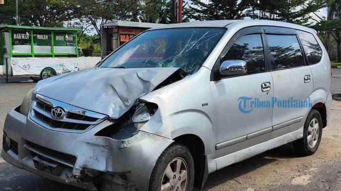LAKA ARTERI SUPADIO - Kondisi mobil Avanza pasca lakalantas di Jalan Arteri Supadio, Kabupaten Kubu Raya, Selasa 23 Juni 2026 mengalami kerusakan cukup parah di bagian depan. Polisi mengatakan sopir Avanza tidak dalam kondisi mengonsumsi alkohol.