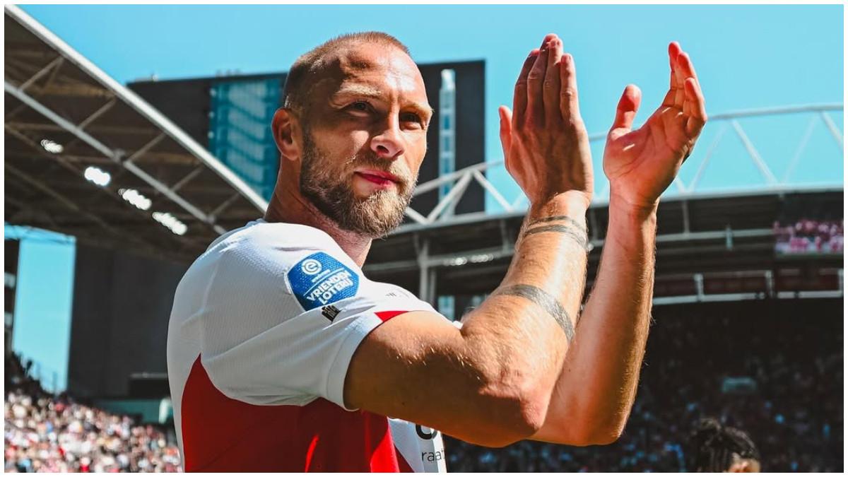 AKSI - Potret aksi bek bidikan Persib Bandung, Mike van der Hoorn saat membela FC Utrecht di ajang Eredivisie Belanda.
