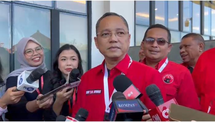 KONGRES PDIP - Steering committee Kongres ke-VI PDIP, Deddy Sitorus bicara kemungkinan Hasto Kristiyanto akan hadir dalam Kongres Partai hari ini di Nusa Dua, Bali, Sabtu (2/8/2025).