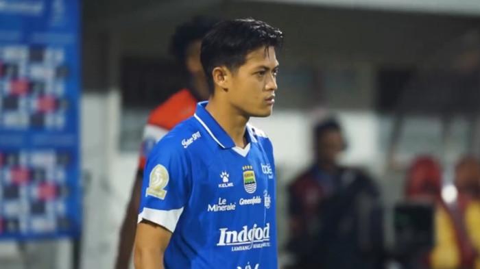 BERPISAH - Potret bek kiri Alfeandra Dewangga saat berseragam Persib. Dewangga resmi berpisah dari Persib menuju Arema FC demi performa.