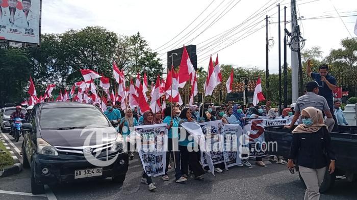 aksi demo dukung MBG tetap dilanjutkan di DPRD Sumbar 25/6/2026