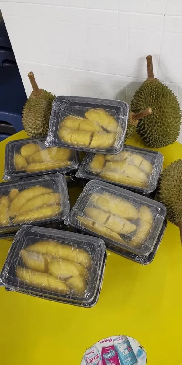 Kios Durian Ini Bagikan 1 Ton Durian Gratis Setiap Hari