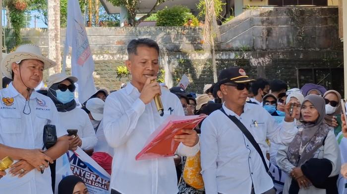 SAMPAIKAN DUKUNGAN MBG - Koordinator Aliansi Masyarakat Peduli Kota Tarakan menyampain poin aspirasinya kepada DPRD Tarakan untuk diteruskan ke Presiden RI, Kamis (25/6/2026).