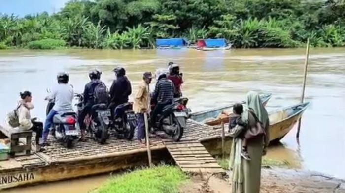 rakit sungai citanduy menyeberang